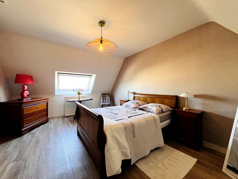 Maison - 205 m² - 9 pièces