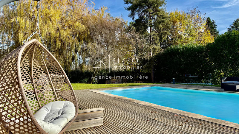 Maison - 178 m² - 8 pièces