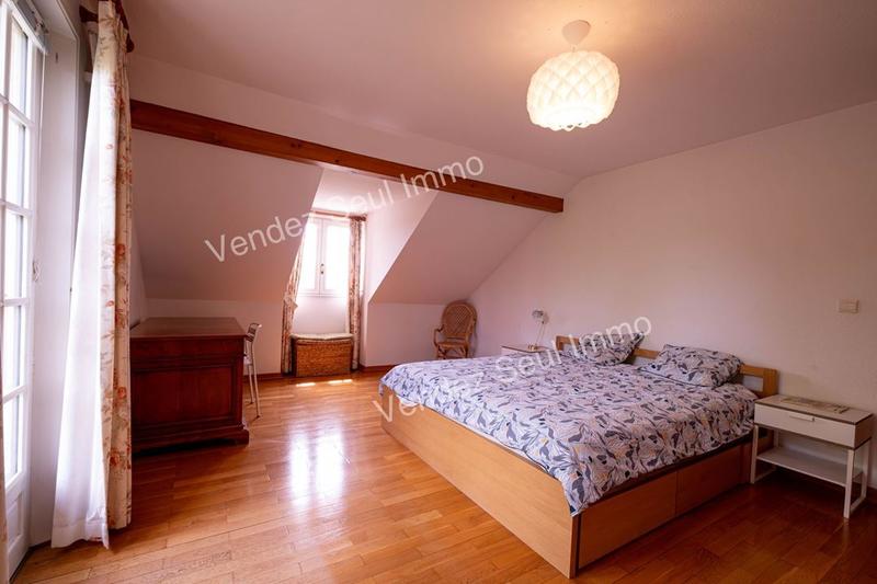 Maison traditionnelle - 223 m² - 7 pièces