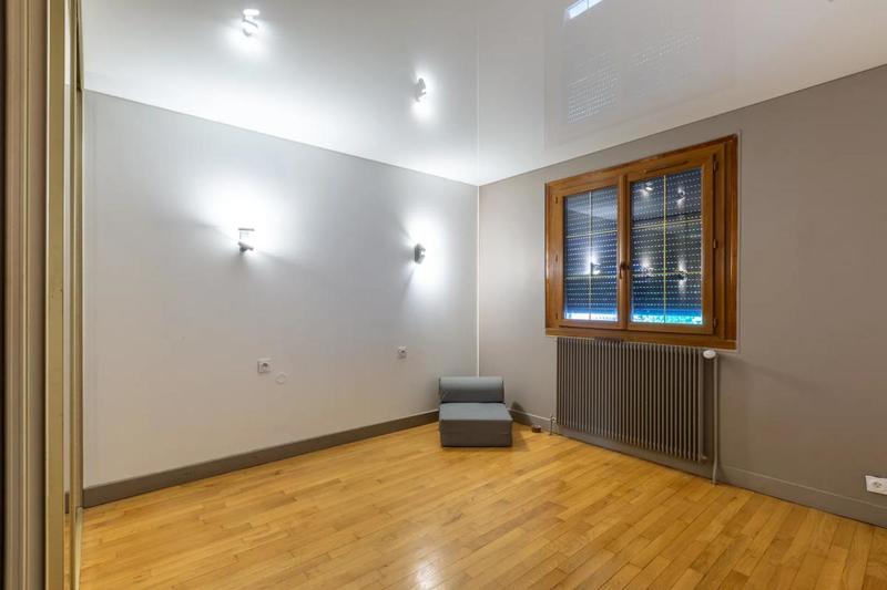 Maison - 215 m² - 9 pièces