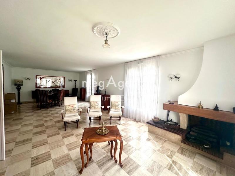 Maison traditionnelle - 204 m² - 6 pièces