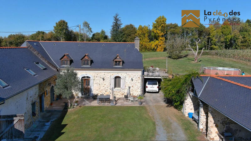 Maison traditionnelle - 310 m² - 10 pièces