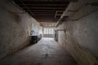 Maison traditionnelle - 320 m² - 8 pièces