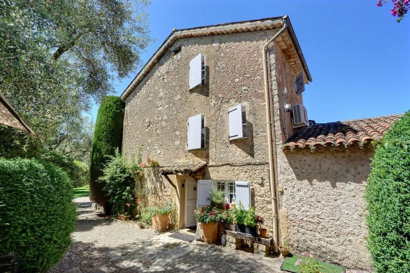 Mas - 360 m² - 11 pièces