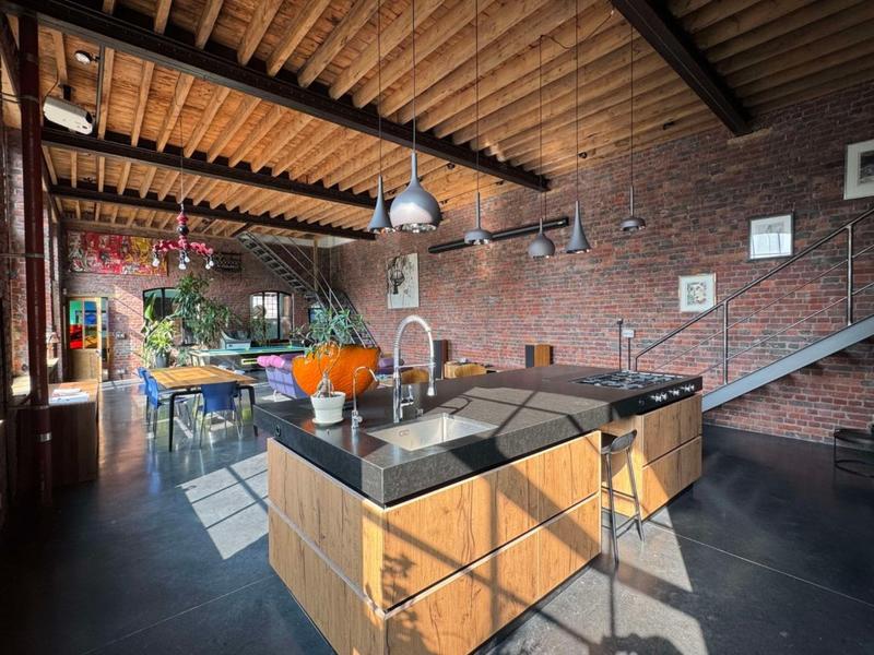 Loft - 286 m² - 4 pièces