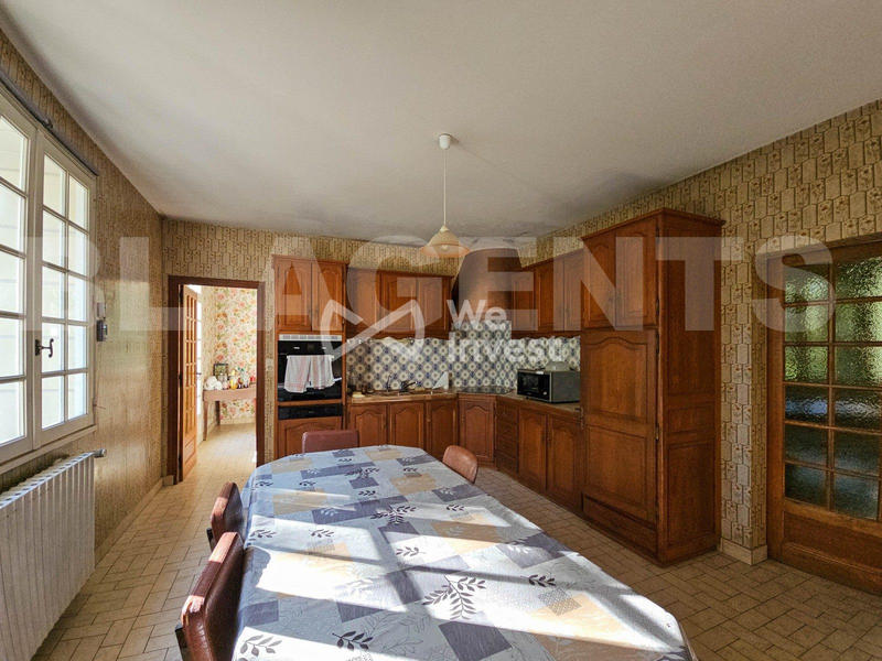 Maison - 250 m² - 8 pièces