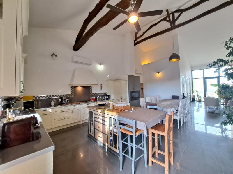 Maison - 375 m² - 10 pièces