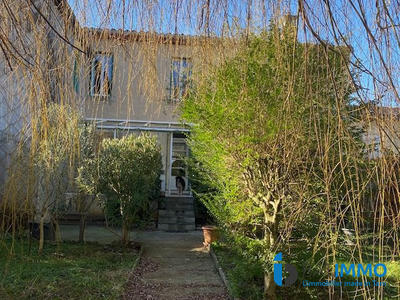 Maison - 220 m² - 9 pièces