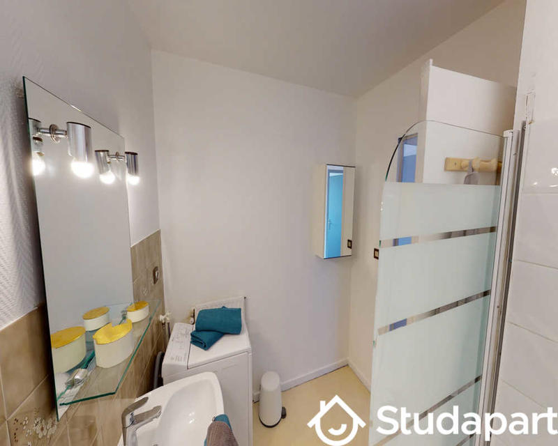 Chambre - 90 m² - 1 pièce