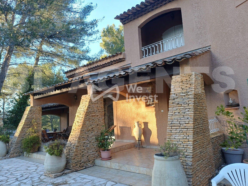 Maison - 230 m² - 7 pièces