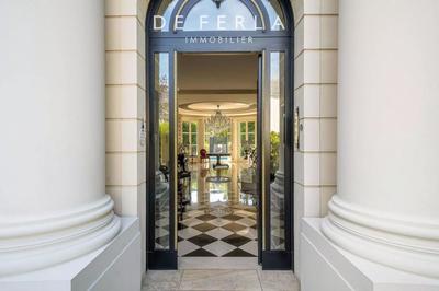 Maison - 520 m² - 10 pièces