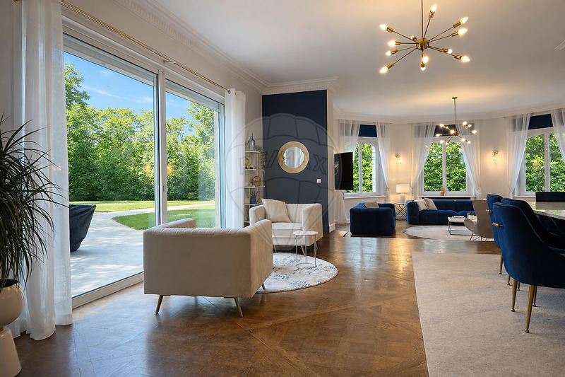 Maison - 400 m² - 11 pièces