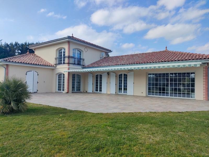 Haras - 340 m² - 10 pièces