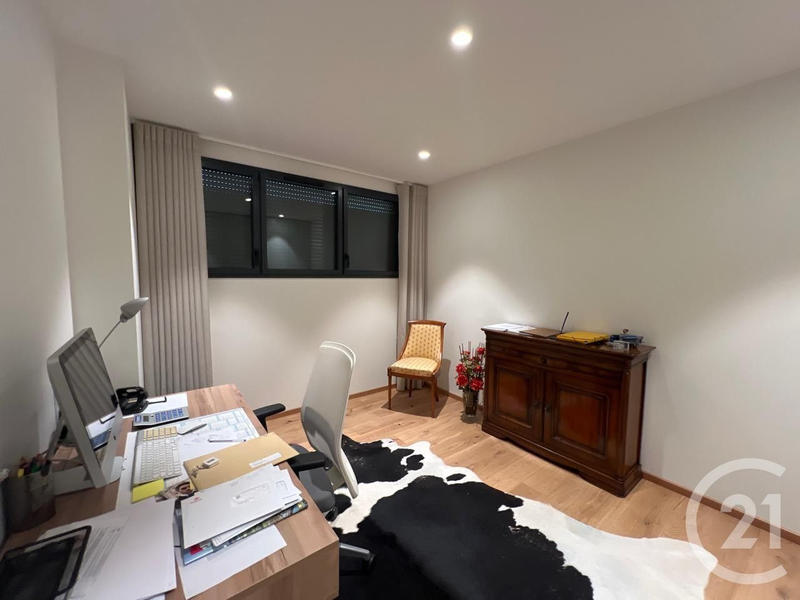 Maison - 202 m² - 5 pièces