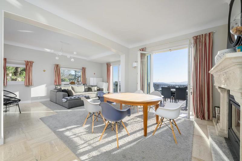 Maison - 205 m² - 6 pièces