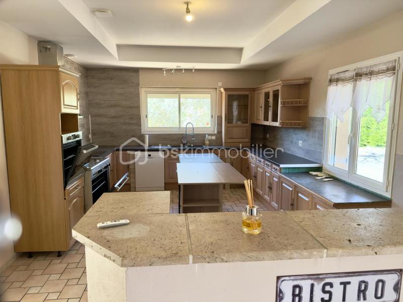 Maison traditionnelle - 218 m² - 6 pièces