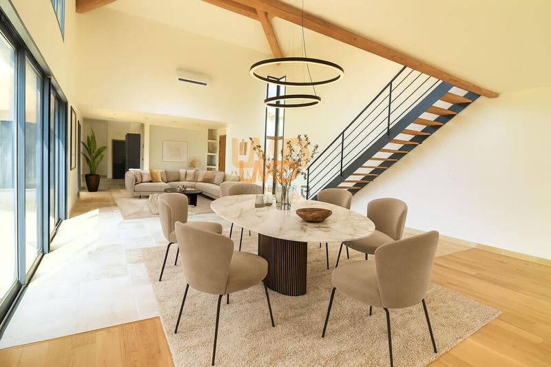 Villa - 219 m² - 5 pièces