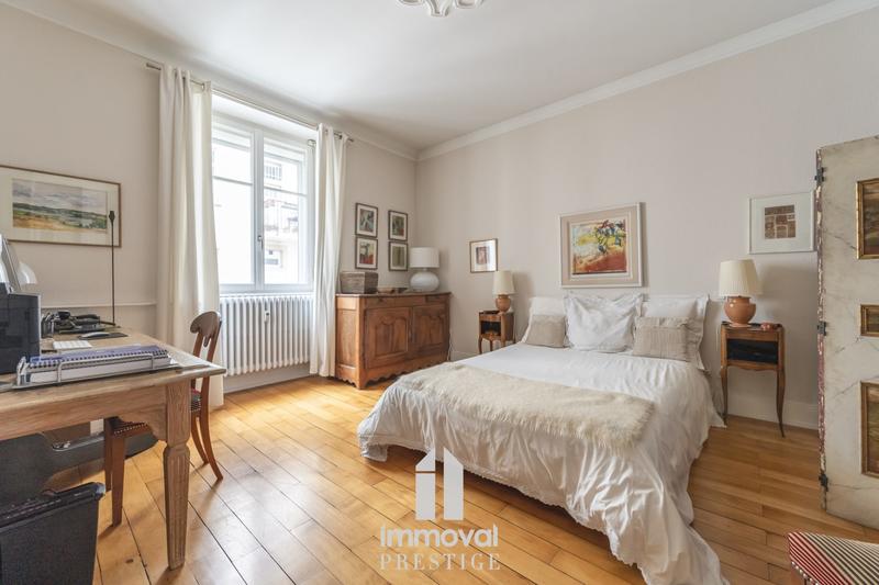 Appartement - 224 m² - 7 pièces