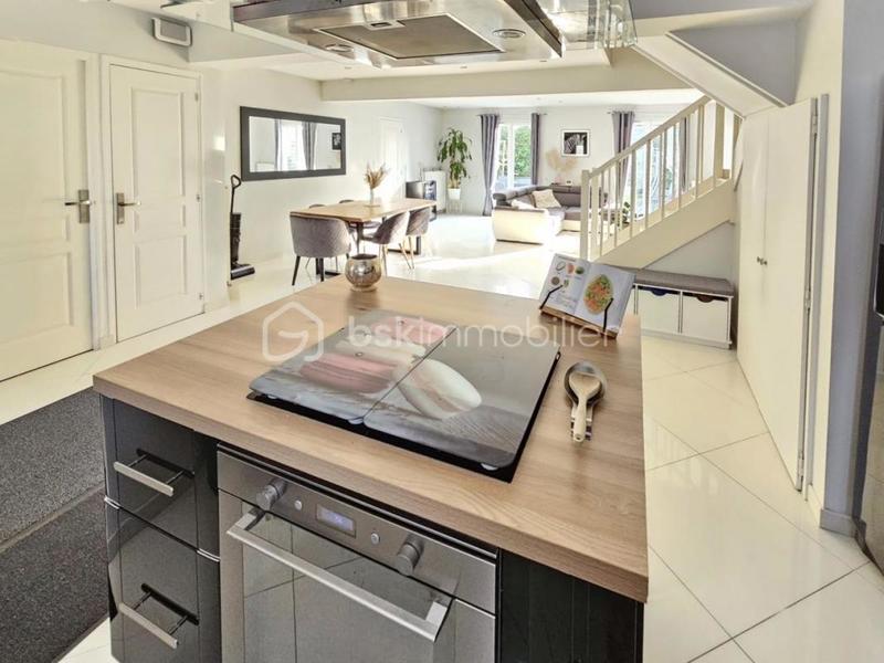 Maison - 145 m² - 6 pièces