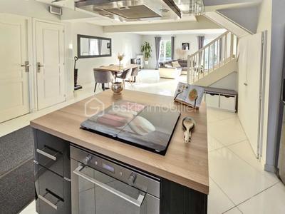 Maison - 145 m² - 6 pièces