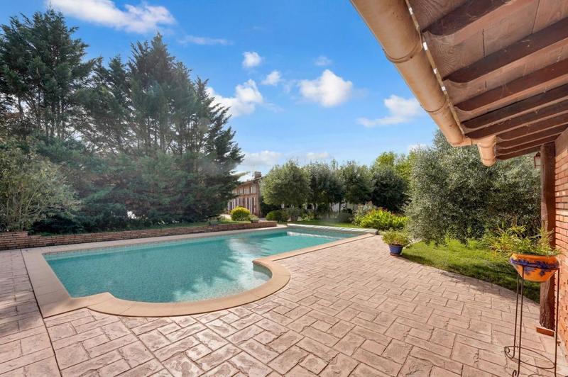 Maison - 300 m² - 11 pièces