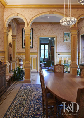 Maison - 460 m² - 10 pièces