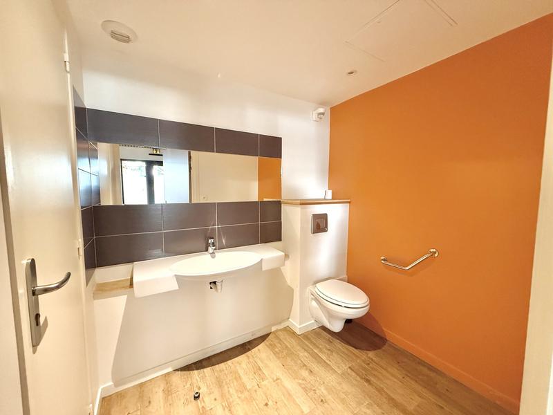 Local d'activités - 75 m²