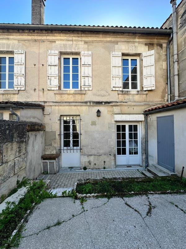 Maison - 330 m² - 10 pièces
