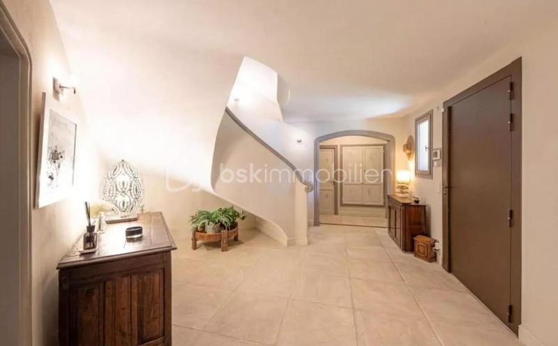 Propriété - 490 m² - 10 pièces