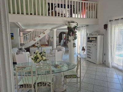 Maison - 266 m² - 7 pièces