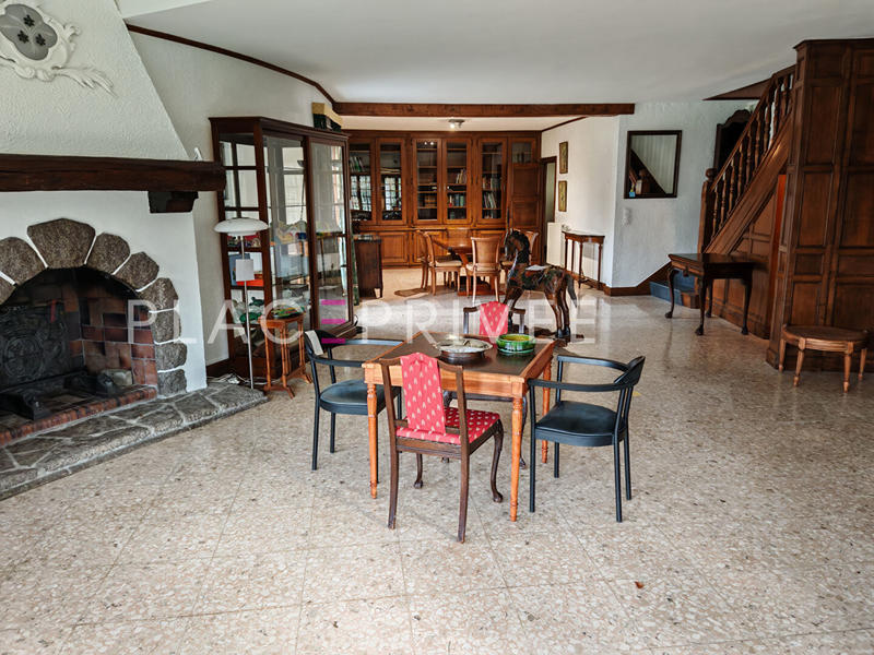 Maison - 208 m² - 7 pièces