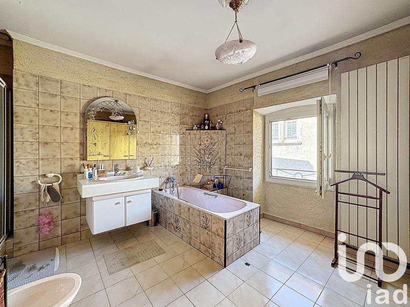 Maison - 180 m² - 8 pièces