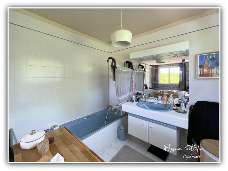 Maison - 213 m² - 8 pièces