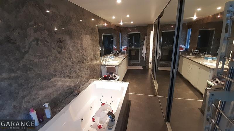 Appartement - 110 m² - 4 pièces