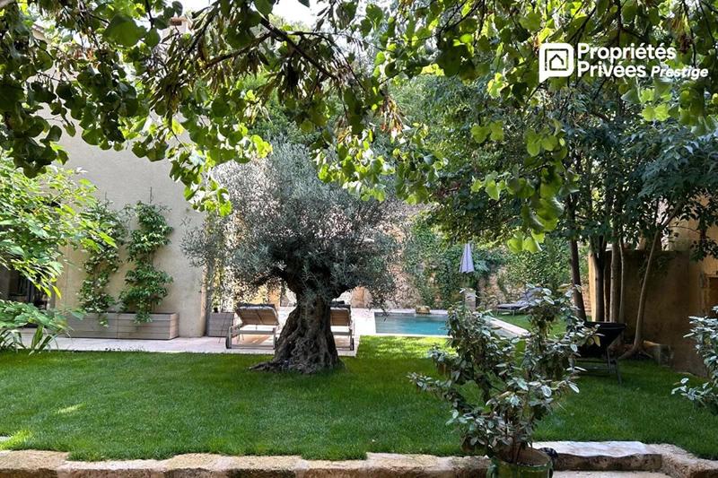 Demeure - 330 m² - 11 pièces