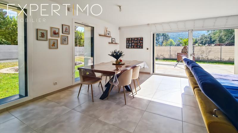 Maison - 187 m² - 6 pièces