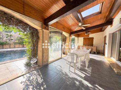 Maison - 220 m² - 7 pièces