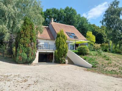 Maison - 204 m² - 7 pièces