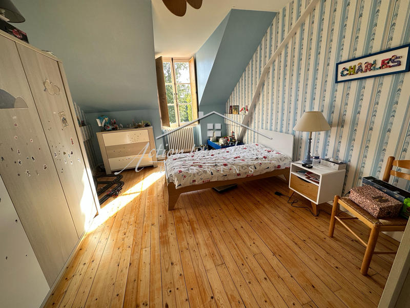 Propriété - 270 m² - 11 pièces