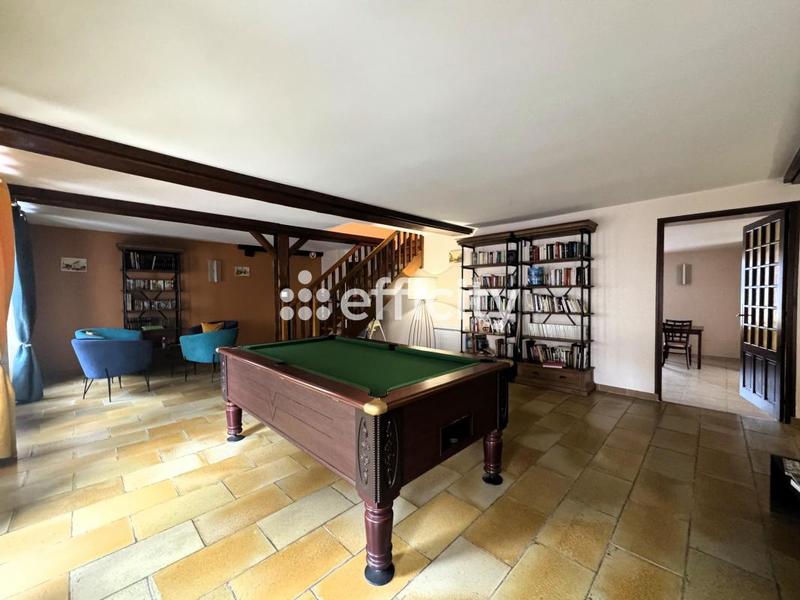 Maison - 355 m² - 13 pièces