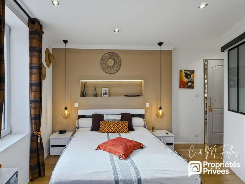 Demeure - 300 m² - 10 pièces