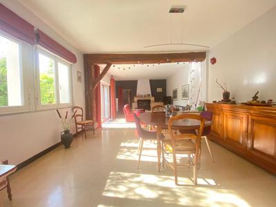 Maison - 240 m² - 5 pièces
