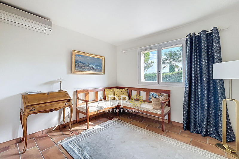 Maison - 218 m² - 8 pièces