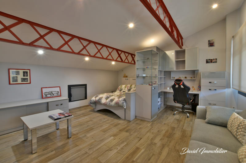 Maison - 250 m² - 10 pièces