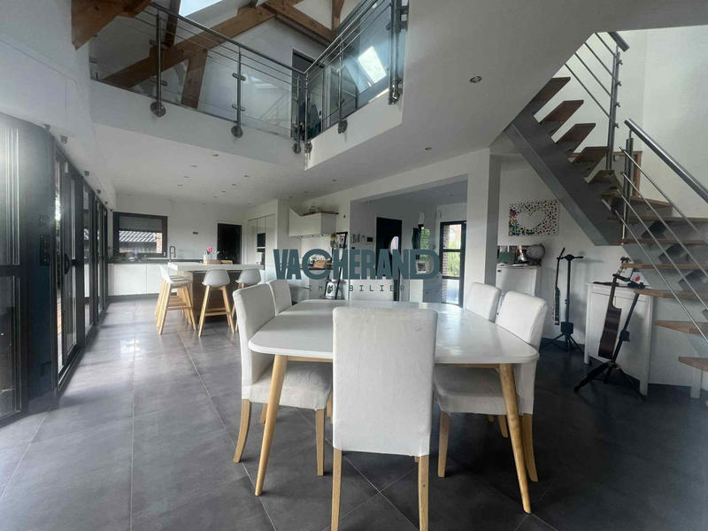 Maison contemporaine - 220 m² - 10 pièces