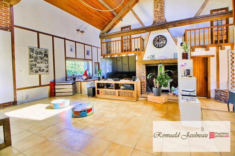 Maison - 256 m² - 8 pièces