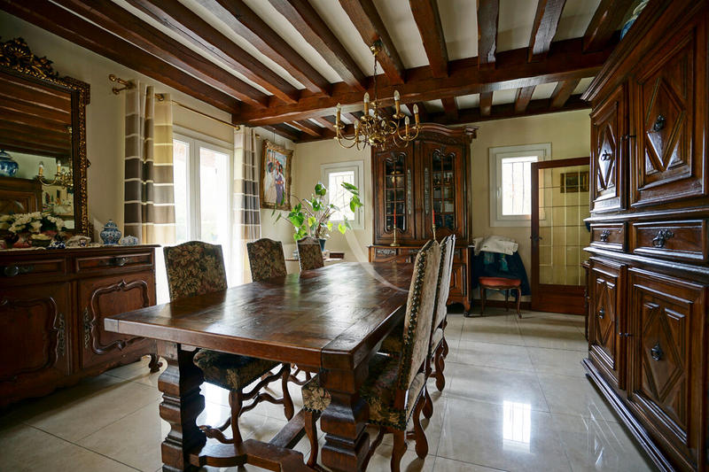 Maison - 250 m² - 8 pièces