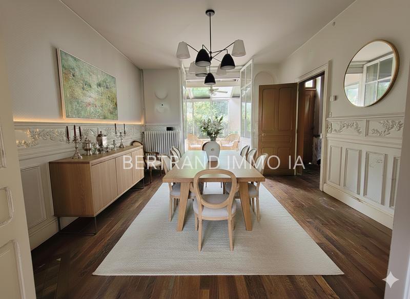 Maison - 228 m² - 11 pièces