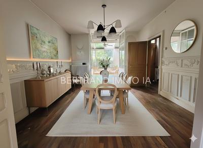 Maison - 228 m² - 11 pièces