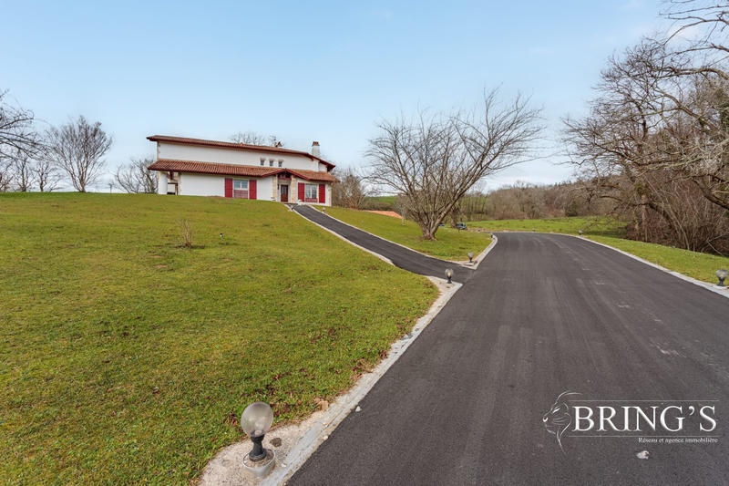 Maison - 515 m² - 9 pièces